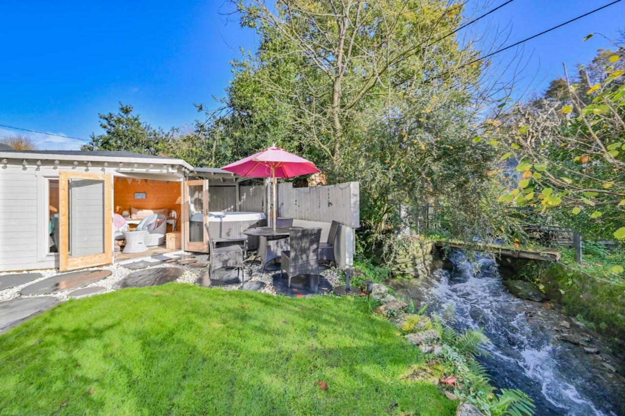 A Superb Bijou Retreat With Jacuzzi Near An Excellent Village Pub Yelverton Ngoại thất bức ảnh